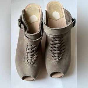 No. 6 Annabel Leather Clogs, size 38